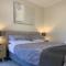 Warm and Spacious 5BR Home w WIFI and Multiple Parking - Weetangerra