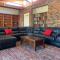 Warm and Spacious 5BR Home w WIFI and Multiple Parking - Weetangerra