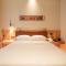 Patio Spring Holiday Inn -- Free round trip pick-up service --Panoramic view of Tianmen Mount