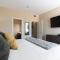 Modern Suitevipwifipool2 King Bedsac
