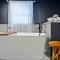 Revamped Studio With Soaking Bathtub #40-4 - مدينة اوكلاهوما