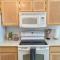 Hot Tub! King Bed-firepitt-near Airport& Freeway