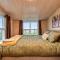 3BR Spacious Cottage with Geothermal HotTub & Stunning View - Laugaras