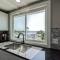 Pristine 3 BDRM Condo by Beach - 布雷登顿海滩