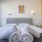 Beachside 1-bed with huge veranda