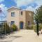 Queen Eyridiki Luxury Villa 1
