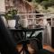 BEST STAY Haus Martina im Herzen der Rhön - 3 einzelbuchbare moderne Wohnungen für 2-8 Personen, Terrasse, Balkon, Garten, Ski und E-Bike Keller, Lounge, freies Wlan, familienfreundlich
