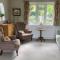 Charming Bournemouth house with beautiful spacious gardens, 5 min drive to beaches, free parking for 2-3 cars - Bournemouth