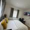 Luxury Ensuite 2nd Studio Flat With Great Views in Keedonwood Road With Fully Own Bathroom Newly Added And Private Kitchenette
