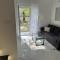 Black and White Apartment in Siófok - 希欧福克