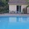 Cocon de Verdure avec piscine chambre lit king-size 2m - Lusignan-Petit