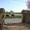 Stunning 3 bedroom 3 bath self catering cottage nr Stonehenge, Longleat, Avebury and Bath