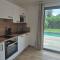 Rez de villa avec piscine privée, wifi, jardin clôturé