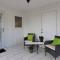 Charming 1960s Cottage, 5 Min Walk to Beach and Shops - أوك آيلاند