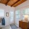 Charming 1960s Cottage, 5 Min Walk to Beach and Shops - أوك آيلاند