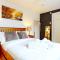 Sleeps 10, Free parking, close to Science Park, King size bed