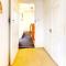 Sleeps 10, Free parking, close to Science Park, King size bed
