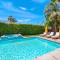 Mid-Century Home, 5-min to downtown, HUGE Pool & Spa - Palm Springs