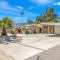 Mid-Century Home, 5-min to downtown, HUGE Pool & Spa - Palm Springs