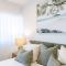 The Hamptons Lake House - Noosa Heads Luxury House