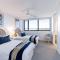 The Hamptons Lake House - Noosa Heads Luxury House