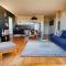 Contemporary Top Floor Apartment with City Views - 悉尼