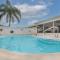 Heated POOL Tropical Oasis! Hot Tub & Close Beach - Seminole