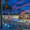 Heated POOL Tropical Oasis! Hot Tub & Close Beach - Seminole