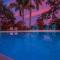 Heated POOL Tropical Oasis! Hot Tub & Close Beach - Seminole