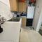 Private apt close to train station - Лондон