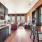 Corner View Broughton Penthouse with FREE Reserved Parking - سافانا