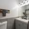Luxury Villa- Hot Tub-King Bed Suite-Fenced Yard-Game Room-Fire Pit-Ski