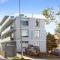 Sundeck Surfscape - Upbeat Beachside Living in Bondi