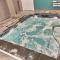 Moose Tracks Lodge - Shuttle on and off, pool, hot tub - 基灵顿
