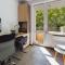 Beautiful Studio Perfect for Remote Work by Noclegi Renters - 华沙