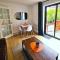 2 Bedroom GF Home - Private Parking and Garden
