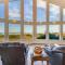 Oceanfront Castle with Hot Tub and Game Room - غولد بيتش