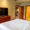 Hilton Pool Pass Included, Kolea - Stylish & Comfy Walk to Beach Patio Pool Gym