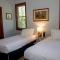 Hilton Pool Pass Included, Kolea - Stylish & Comfy Walk to Beach Patio Pool Gym
