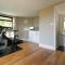 The Spinney - Spectacular views over the bay and close to beach with parking