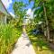 Efficiency 3 on water Las Olas beach and free kayaks