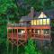 Family Chalet With Sauna, HotTub, Heavenly Views! Mins to Downtown! - غاتلينبرغ