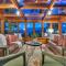 Family Chalet With Sauna, HotTub, Heavenly Views! Mins to Downtown! - غاتلينبرغ