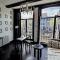 The Black Beauty private studio with canal view from 1799 - 阿姆斯特丹