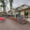 Spacious Grants Pass Home with Hot Tub and River Views
