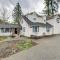 Spacious Grants Pass Home with Hot Tub and River Views