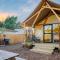 Urban Oasis Luxe Glamping with King Bed & BBQ