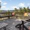 Hot Tub - Scenic Views - Spacious Deck - Game Room - إيفيرغرين