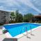 Family friendly house with a swimming pool Radovin, Zadar - 21307 - 拉扎纳茨