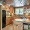 Foxtail Lake Front Chalet with HOT TUB - Innsbrook